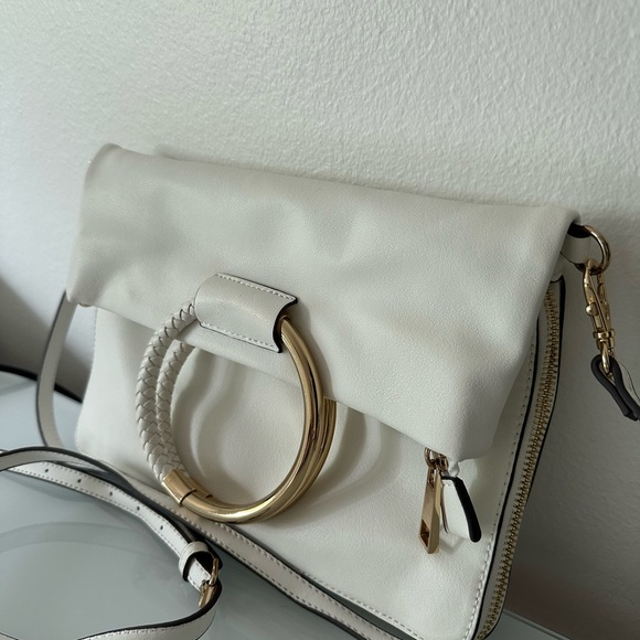 Aldo handbag, shoulder bag, clutch, or crossbody bag white with gold-tone rings. - Picture 4 of 11